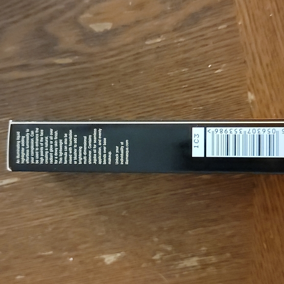 Illamasqua beyond liquid highlighter - Picture 3 of 5